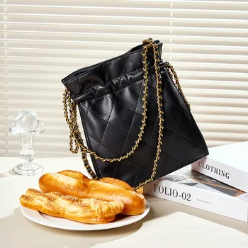 Женский рюкзак 2023 Новая модная сумка-мешок с цепочкой на звонок Большой емкости Модная сумка на одно плечо женская Bao Xia