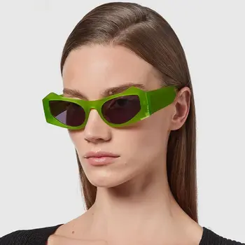 Модные солнцезащитные очки 