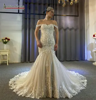 Свадебное платье-русалка цвета шампанского с пышным кружевом