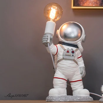 Современная настольная лампа астронавта Декоративное искусство Светодиодная настольная лампа из смолы Спальня Креативная Гостиная Украшение чердака Космическая настольная лампа