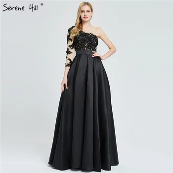 Черные сексуальные платья для выпускного вечера трапециевидной формы с открытыми плечами 2023, цветы ручной работы, Хрустальные атласные платья Serene Hill BLA70038