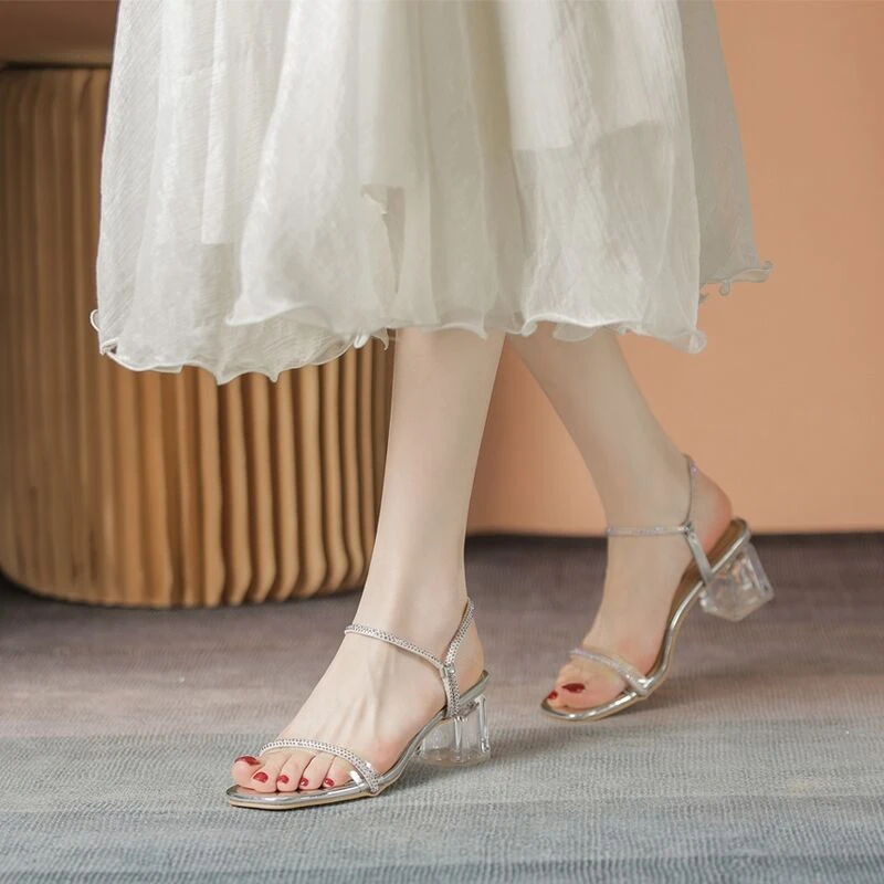 Женская обувь Fairy Feng Shui Diamond в Новом Летнем Стиле 2023 года, Одна нога на Толстом Каблуке и Высоком Каблуке, Две женщины в Босоножках 0