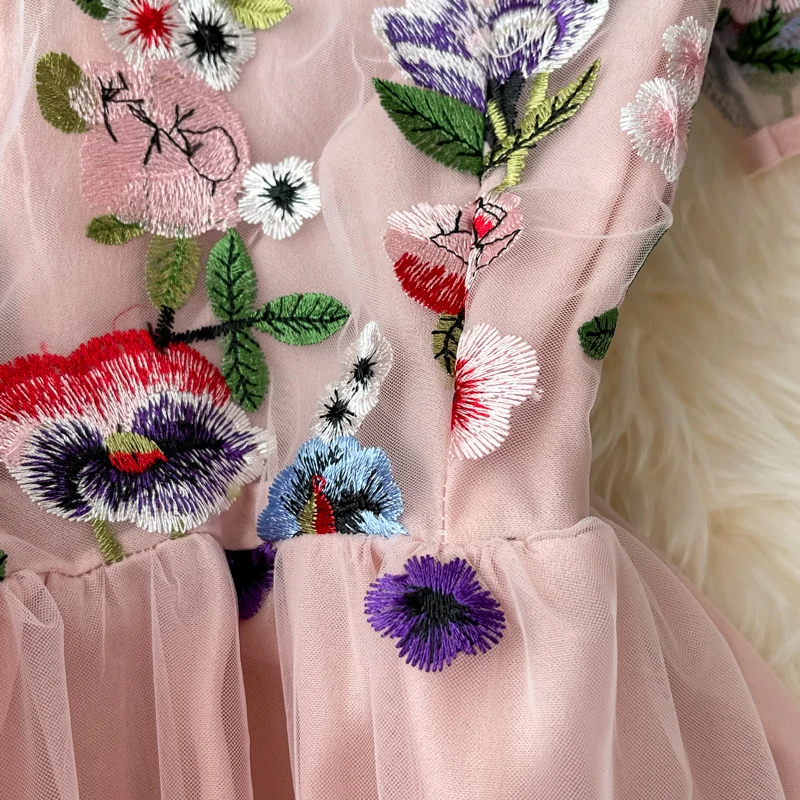 Новое летнее французское сетчатое платье с вышивкой на шее, короткими рукавами и тонкой талией, легкое платье-качели для взрослых 3