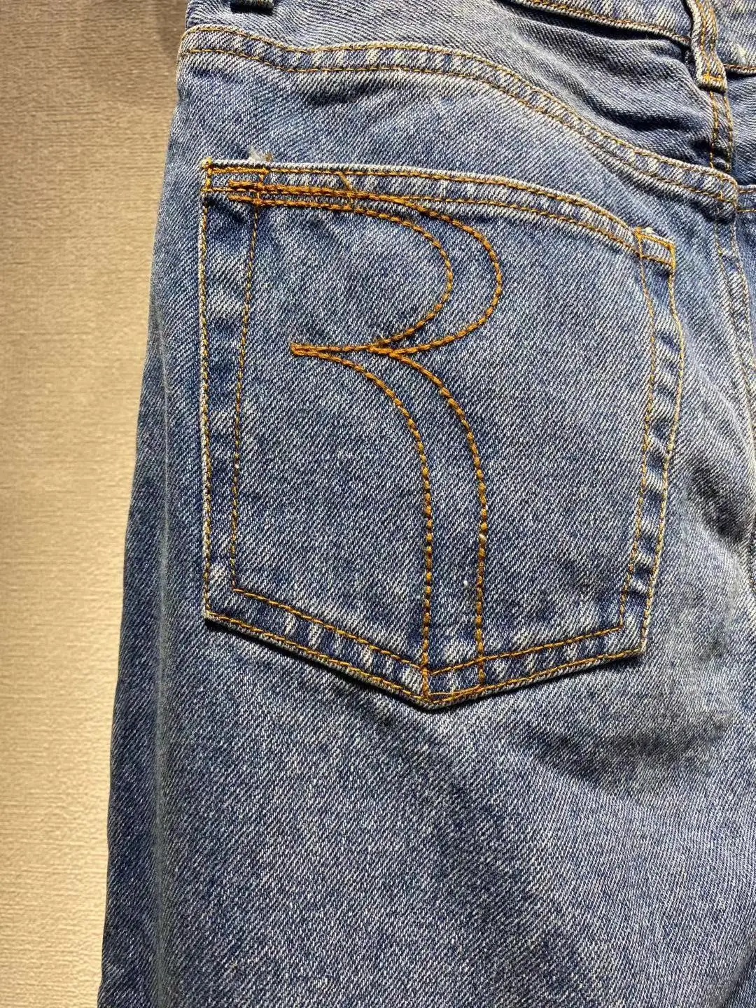 Женские винтажные джинсы с необработанным краем, простые весенне-летние женские универсальные джинсовые брюки с микро-трубой, новинка 2023 года 3