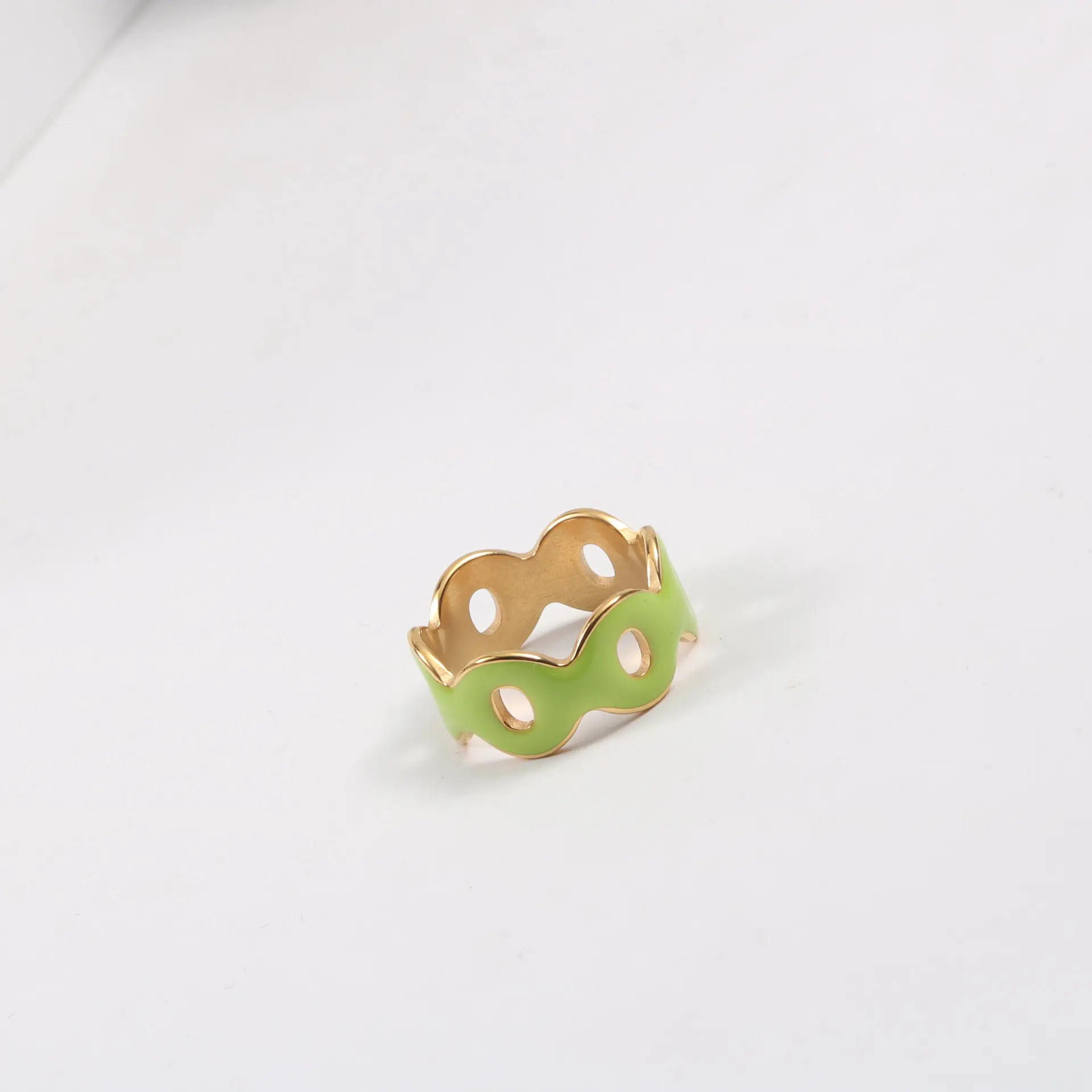 Joolim Ювелирные изделия высокого класса PVD Оптом Водонепроницаемый Индивидуальность Зеленый Клей Полое кольцо из нержавеющей стали для женщин 3