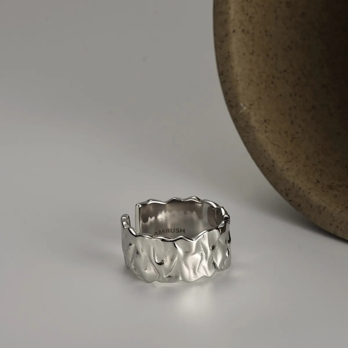 Простое плиссированное кольцо Xichuan Shizi AMBUSH из стерлингового серебра 925 пробы с кольцом для указательного пальца, небольшой дизайн, крутой стиль, высокое качество 1