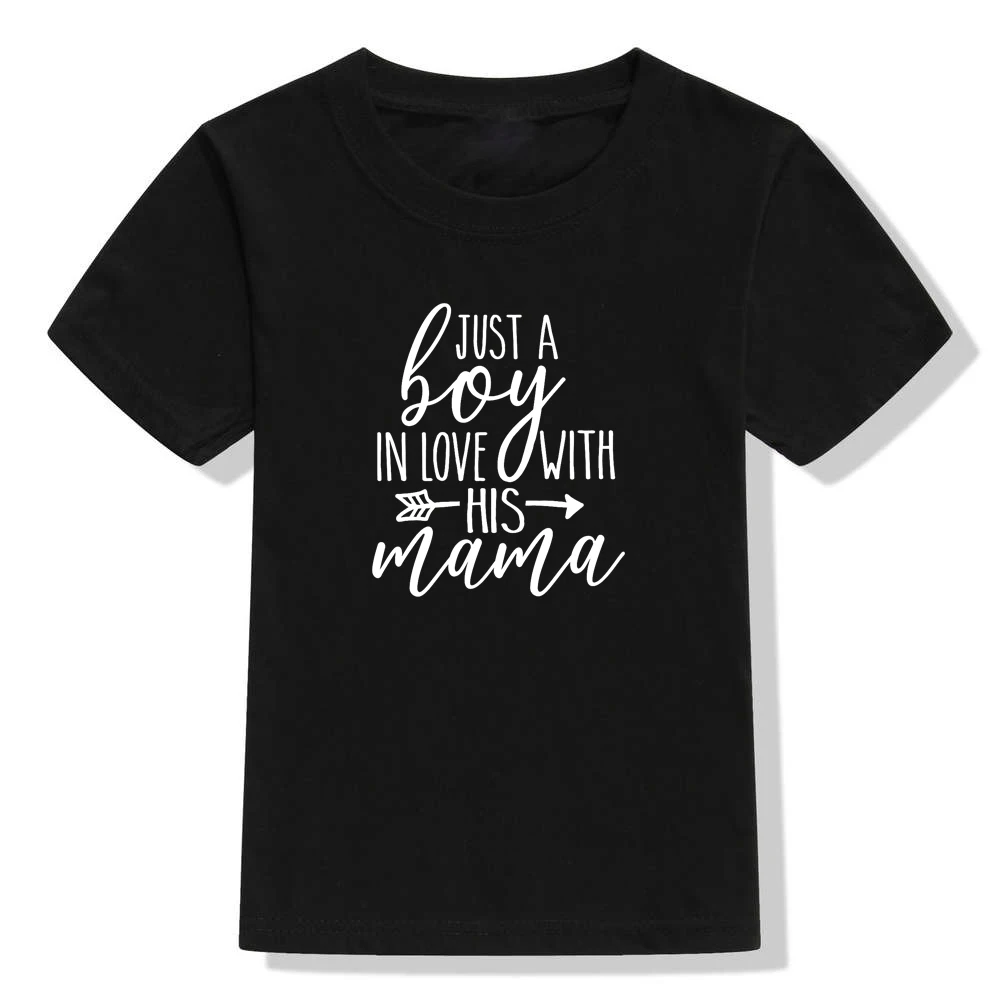 Just A Boy In Love His Mama Детские топы с принтом для маленьких девочек и мальчиков, футболки с графическим рисунком, летняя модная одежда, блузки, футболки 2