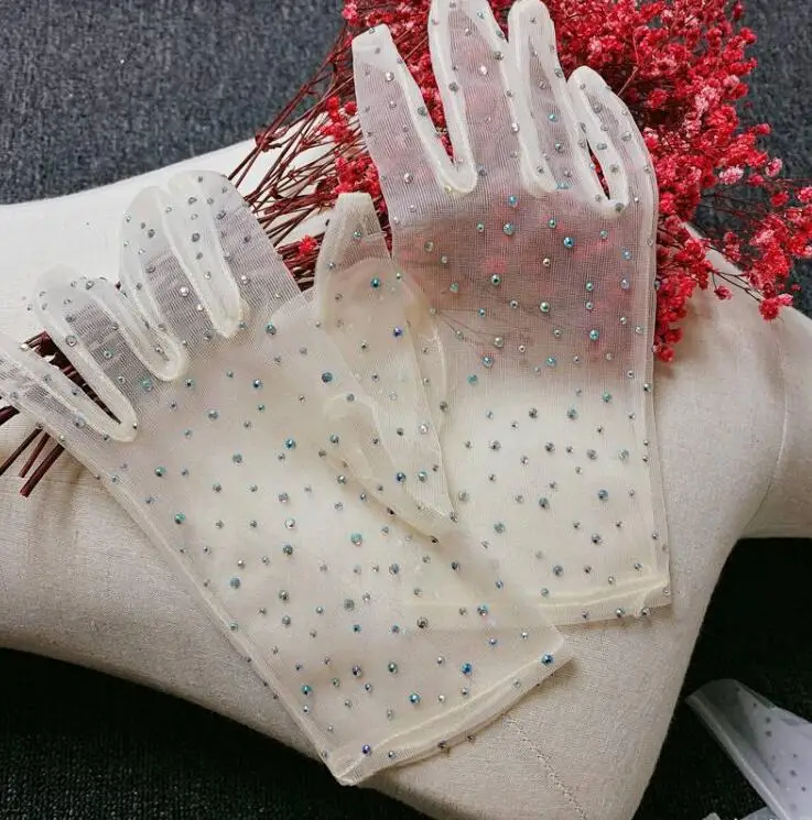 Женская элегантная сетчатая перчатка для вечеринок с блестящими бриллиантами, расшитая бисером, женская весенне-летняя солнцезащитная кружевная перчатка R2817 1