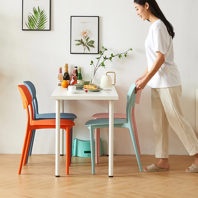 Обеденные стулья для экономии места Индивидуальные обеденные стулья для отдыха из пластика Дизайнерская садовая уличная мебель Nordica Silla HY 5